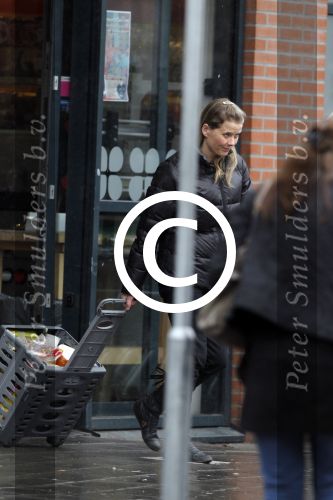 Maarssen en Bilthoven 31 maart 2011
Babette v Veen haar huis en ze doet boodschappen.
Peter Smulders bv