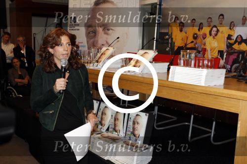 Amsterdam 14 maart 2011
Presentaie blad helden wat deze maand helemaal in het teken staat van Johan Cruijff. Frits en Barbara Barend presenteren het vanuit het olympisch stadion.
Peter Smulders bv
