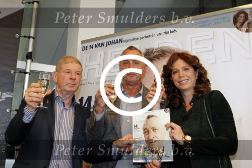 Amsterdam 14 maart 2011
Presentaie blad helden wat deze maand helemaal in het teken staat van Johan Cruijff. Frits en Barbara Barend presenteren het vanuit het olympisch stadion.
Peter Smulders bv