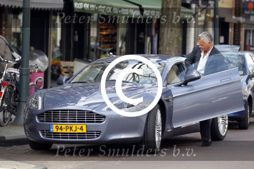 Amsterdam 8 april 2011
Bram Moszkowicz in zijn nieuwe Aston Martin Rapide.
Peter Smulders bv