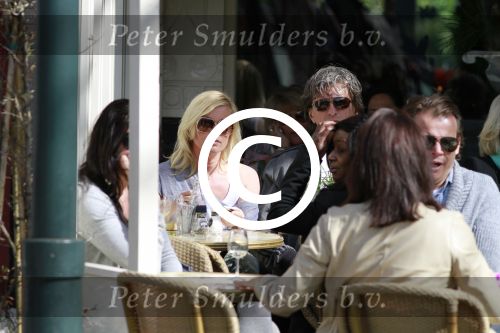 Amsterdam 14 april 2011
Bridget Maasland met een kennis op terras  
Peter Smulders bv