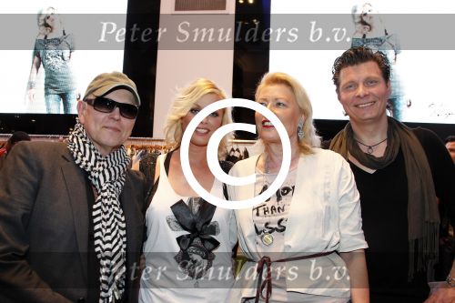 Amsterdam 30 maart 2011
Bridget Maasland presenteert t shirtlijn B by Bridget. Ze doet dit samen met haar ouders en broer.
Peter Smulders bv