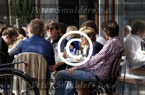 Amsterdam 2 april 2011
Caroline Tensen met vriend Peter Gallas en dochter Lotte op terras bij cafe George.
Peter Smulders bv