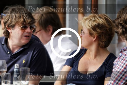 Amsterdam 2 april 2011
Caroline Tensen met vriend Peter Gallas en dochter Lotte op terras bij cafe George.
Peter Smulders bv
