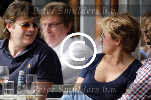 Amsterdam 2 april 2011
Caroline Tensen met vriend Peter Gallas en dochter Lotte op terras bij cafe George.
Peter Smulders bv