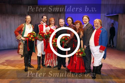 Amsterdam 17 april 2011
Premiere Zorro in het nieuwe de la mar theater. cast met Tommie Christiaan Rene v Kooten Thom Hoffman Michelle Splietelhof Lone v Roosendaal en David davidse
Peter Smulders bv