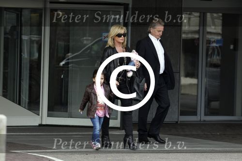 Amsterdam4 april 2011
Hans en Connie Breukhoven met kleinkind bij hetVU ziekenhuis.
Peter Smulders bv