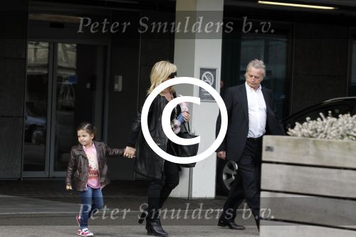 Amsterdam4 april 2011
Hans en Connie Breukhoven met kleinkind bij hetVU ziekenhuis.
Peter Smulders bv