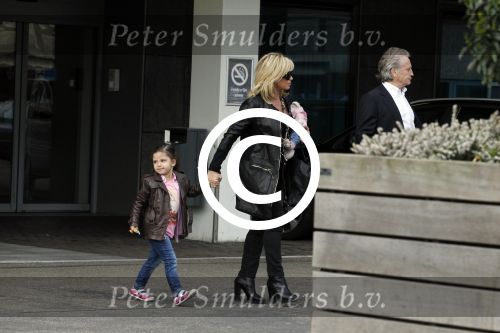 Amsterdam4 april 2011
Hans en Connie Breukhoven met kleinkind bij hetVU ziekenhuis.
Peter Smulders bv