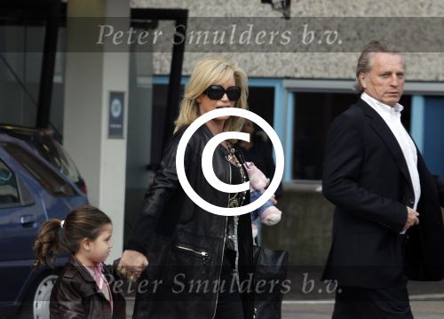 Amsterdam4 april 2011
Hans en Connie Breukhoven met kleinkind bij hetVU ziekenhuis.
Peter Smulders bv