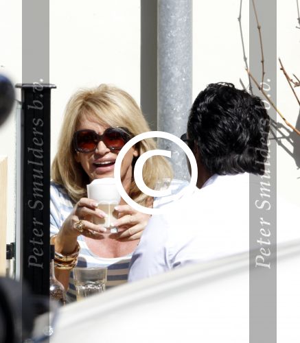 Amsterdam 8 april 2011
Connie Breukhoven op terras met zoon Marvin.
Peter Smulders bv