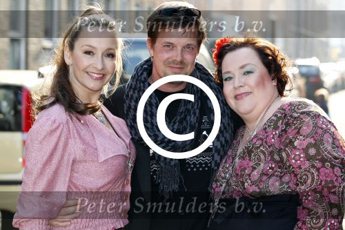 Amsterdam 29 maart 2011
Presentatie nieuwe boek Marian Mudder. Gooische Frieten ( Cynthia Abma en Annemieke Aalderink Bakker) reiken het ereste boek uit. Dennis Overeem
Peter Smulders bv