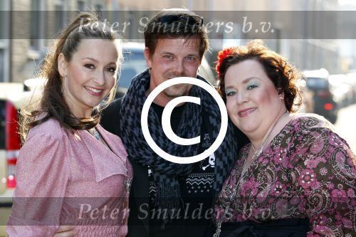 Amsterdam 29 maart 2011
Presentatie nieuwe boek Marian Mudder. Gooische Frieten ( Cynthia Abma en Annemieke Aalderink Bakker) reiken het ereste boek uit. Dennis Overeem
Peter Smulders bv