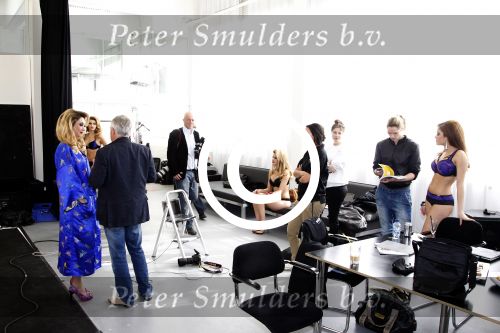Amsterdam 28 maart 2011
Rob Heilbron van lingerie merk Sapph organiseerde vandaag weer een foto shoot met oa Melissa Sneekes, Dewi Pechler , Melany d\'Fonseca ilena Ingwersen Gisele Barbosa en schaatser Joel Geleynse .
Peter Smulders bv