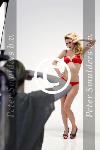 Amsterdam 28 maart 2011
Rob Heilbron van lingerie merk Sapph organiseerde vandaag weer een foto shoot met oa Melissa Sneekes, Dewi Pechler , Melany d\'Fonseca ilena Ingwersen Gisele Barbosa en schaatser Joel Geleynse .
Peter Smulders bv
