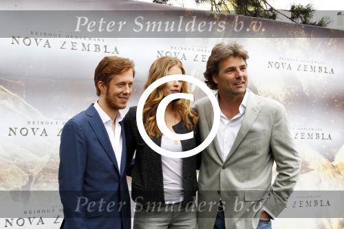 Amsterdam 7 april 2011
Presentatie cast Nova Zembla bij het Hilton. Reinout Oerlemans is regisseur en producent en Doutzen Kroes en Robert de Hoog spelen oa in de film.
Peter Smulders bv