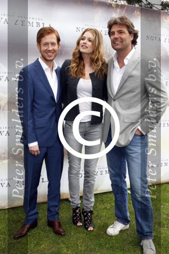 Amsterdam 7 april 2011
Presentatie cast Nova Zembla bij het Hilton. Reinout Oerlemans is regisseur en producent en Doutzen Kroes en Robert de Hoog spelen oa in de film.
Peter Smulders bv