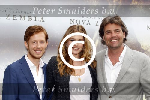 Amsterdam 7 april 2011
Presentatie cast Nova Zembla bij het Hilton. Reinout Oerlemans is regisseur en producent en Doutzen Kroes en Robert de Hoog spelen oa in de film.
Peter Smulders bv