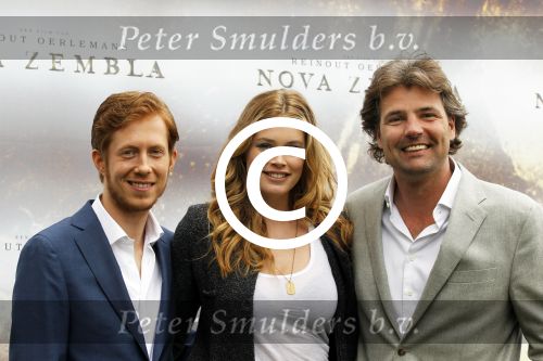 Amsterdam 7 april 2011
Presentatie cast Nova Zembla bij het Hilton. Reinout Oerlemans is regisseur en producent en Doutzen Kroes en Robert de Hoog spelen oa in de film.
Peter Smulders bv