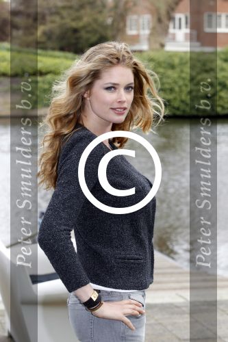 Amsterdam 7 april 2011
Presentatie cast Nova Zembla bij het Hilton. Reinout Oerlemans is regisseur en producent en Doutzen Kroes en Robert de Hoog spelen oa in de film.
Peter Smulders bv