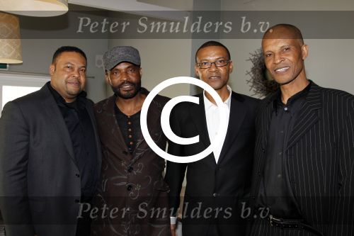 Poortugaal 3 april 2011
Boekpresentatie Eddy Doorenbos en cd opnames. Humphrey Campbell en zijn broers reiken eerste boek uit. Verder zijn natuurlijk de vrouw dochter en kleinzoons van Eddy aanwezig.
Peter Smulders bv