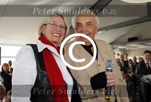 Poortugaal 3 april 2011
Boekpresentatie Eddy Doorenbos en cd opnames. Humphrey Campbell en zijn broers reiken eerste boek uit. Verder zijn natuurlijk de vrouw dochter en kleinzoons van Eddy aanwezig. Eddy met zijn eerste vriendin
Peter Smulders bv