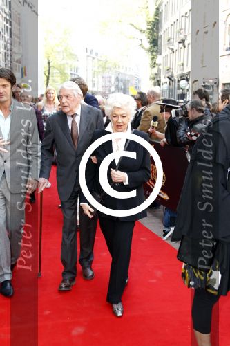 Amsterdam 17 april 2011
Premiere Zorro in het nieuwe de la mar theater. Ellen Vogel met man
Peter Smulders bv