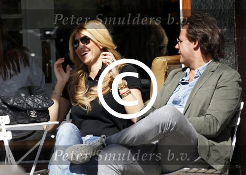 Amsterdam 8 april 2011
Estelle Gullit op terras met Leco v Zadelhoff.
Peter Smulders bv