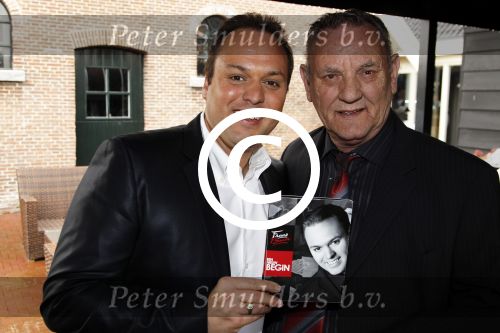 Utrecht 30 maart 2011
Presentatie nieuwe cd van Frans Bauer. Zijn vader en moeder en Mariska met zoon Christiaan zijn aanwezig.
Peter Smulders bv