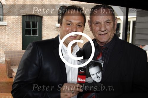 Utrecht 30 maart 2011
Presentatie nieuwe cd van Frans Bauer. Zijn vader en moeder en Mariska met zoon Christiaan zijn aanwezig.
Peter Smulders bv