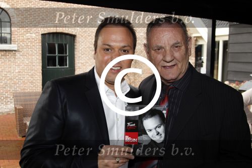 Utrecht 30 maart 2011
Presentatie nieuwe cd van Frans Bauer. Zijn vader en moeder en Mariska met zoon Christiaan zijn aanwezig.
Peter Smulders bv