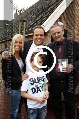 Utrecht 30 maart 2011
Presentatie nieuwe cd van Frans Bauer. Zijn vader en moeder en Mariska met zoon Christiaan zijn aanwezig.
Peter Smulders bv
