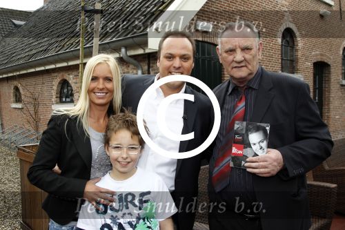Utrecht 30 maart 2011
Presentatie nieuwe cd van Frans Bauer. Zijn vader en moeder en Mariska met zoon Christiaan zijn aanwezig.
Peter Smulders bv