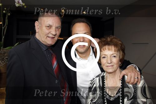 Utrecht 30 maart 2011
Presentatie nieuwe cd van Frans Bauer. Zijn vader en moeder en Mariska met zoon Christiaan zijn aanwezig.
Peter Smulders bv