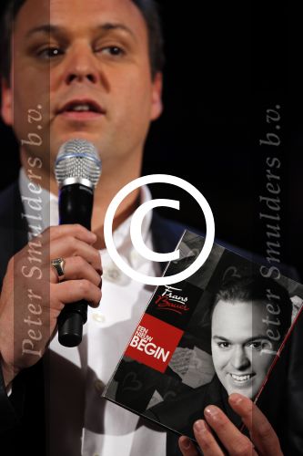 Utrecht 30 maart 2011
Presentatie nieuwe cd van Frans Bauer. Zijn vader en moeder en Mariska met zoon Christiaan zijn aanwezig.
Peter Smulders bv