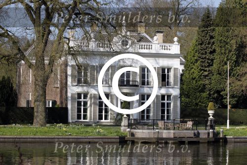 Breukelen 8 april 2011
Huis van Frits en Marijke Kroymans aan de vecht.
Peter Smulders bv