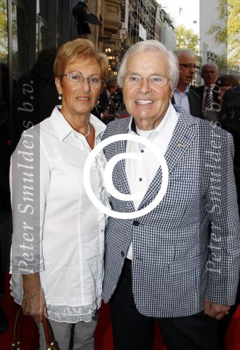 Amsterdam 17 april 2011
Premiere Zorro in het nieuwe de la mar theater. Henk Pleket met vrouw
Peter Smulders bv