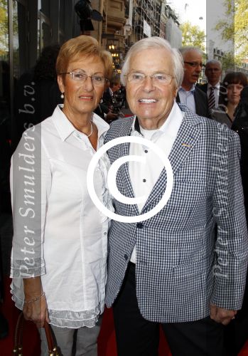 Amsterdam 17 april 2011
Premiere Zorro in het nieuwe de la mar theater. Henk Pleket met vrouw
Peter Smulders bv