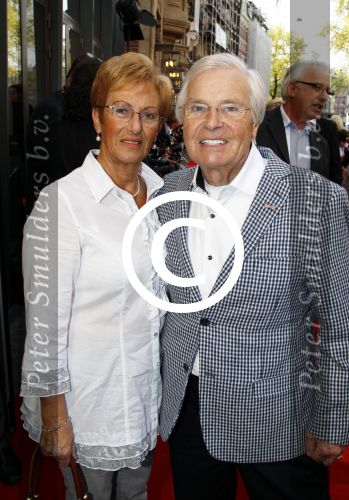 Amsterdam 17 april 2011
Premiere Zorro in het nieuwe de la mar theater. Henk Pleket met vrouw
Peter Smulders bv