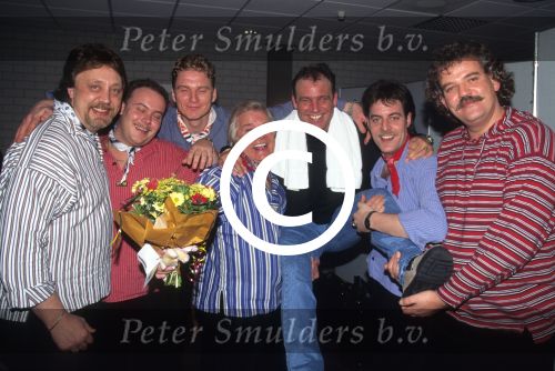 Nijmegen, 20 April 1995
Henk Pleket van de Havenzangers tijdens een optreden met Carnaval.
Hier op de foto met Rene v d Gijp die ook een plaatje had gemaakt.
Foto Peter Smulders BV