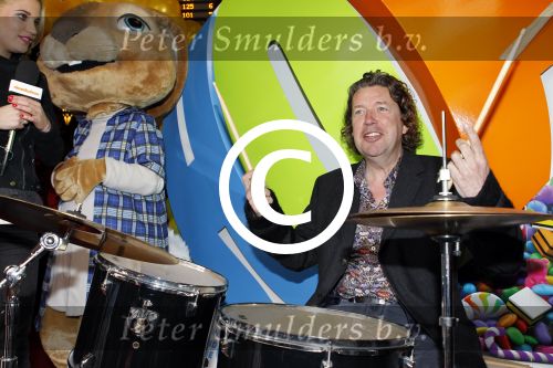 Amsterdam 20 maart 2011
Premiere Hop in Tuschinski. henkjan Smits met vrouw en dochters
Peter Smulders bv