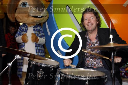 Amsterdam 20 maart 2011
Premiere Hop in Tuschinski. henkjan Smits met vrouw en dochters
Peter Smulders bv