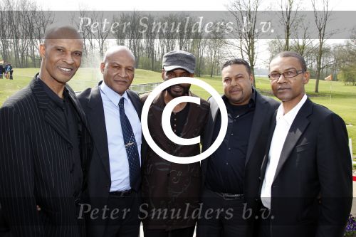 Poortugaal 3 april 2011
Boekpresentatie Eddy Doorenbos en cd opnames. Humphrey Campbell en zijn broers reiken eerste boek uit. Verder zijn natuurlijk de vrouw dochter en kleinzoons van Eddy aanwezig.
Peter Smulders bv