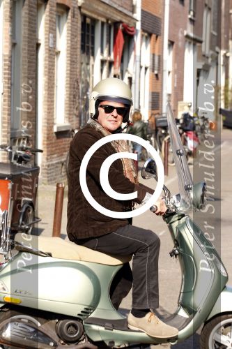 Amsterdam 29 maart 2011
Huub Stapel op zijn vespa scooter.
Peter Smulders bv