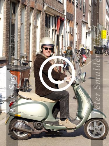 Amsterdam 29 maart 2011
Huub Stapel op zijn vespa scooter.
Peter Smulders bv