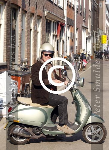 Amsterdam 29 maart 2011
Huub Stapel op zijn vespa scooter.
Peter Smulders bv