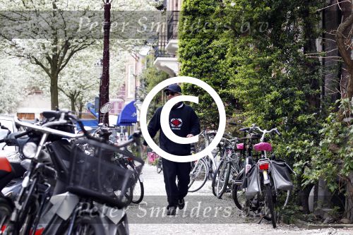 Amsterdam 12 april 2011
Huub Stapel aan het snelwandelen om in conditie te blijven.
Peter Smulders bv