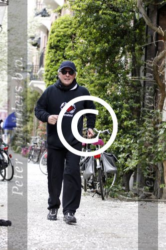 Amsterdam 12 april 2011
Huub Stapel aan het snelwandelen om in conditie te blijven.
Peter Smulders bv