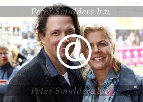 Amsterdam 20 maart 2011
Premiere Hop in Tuschinski. Irene Moors met man Barry en kinderen
Peter Smulders bv