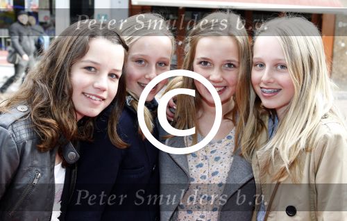 Amsterdam 20 maart 2011
Premiere Hop in Tuschinski. dochter Irene Moors met vriendinnen
Peter Smulders bv